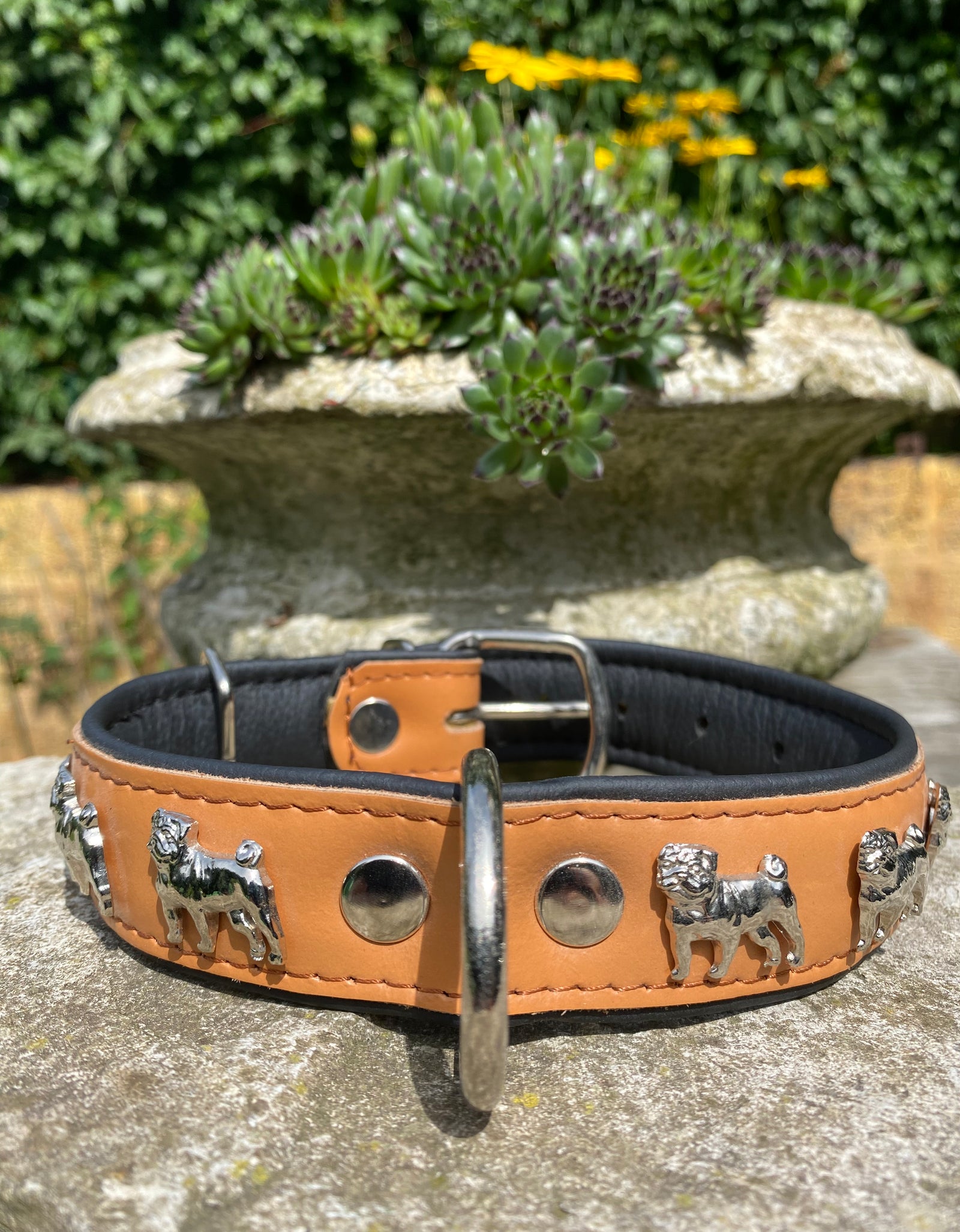 Hundehalsband Mops Cognac